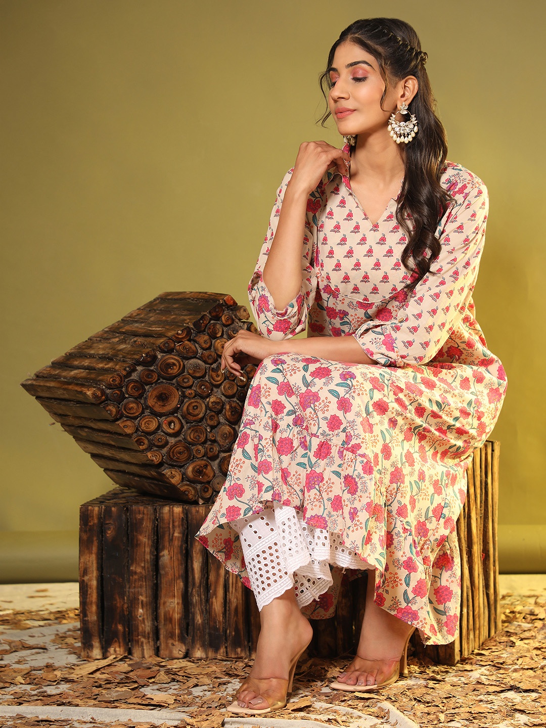 

Vbuyz Women Floral Printed Cotton Floral Kurta, Pink