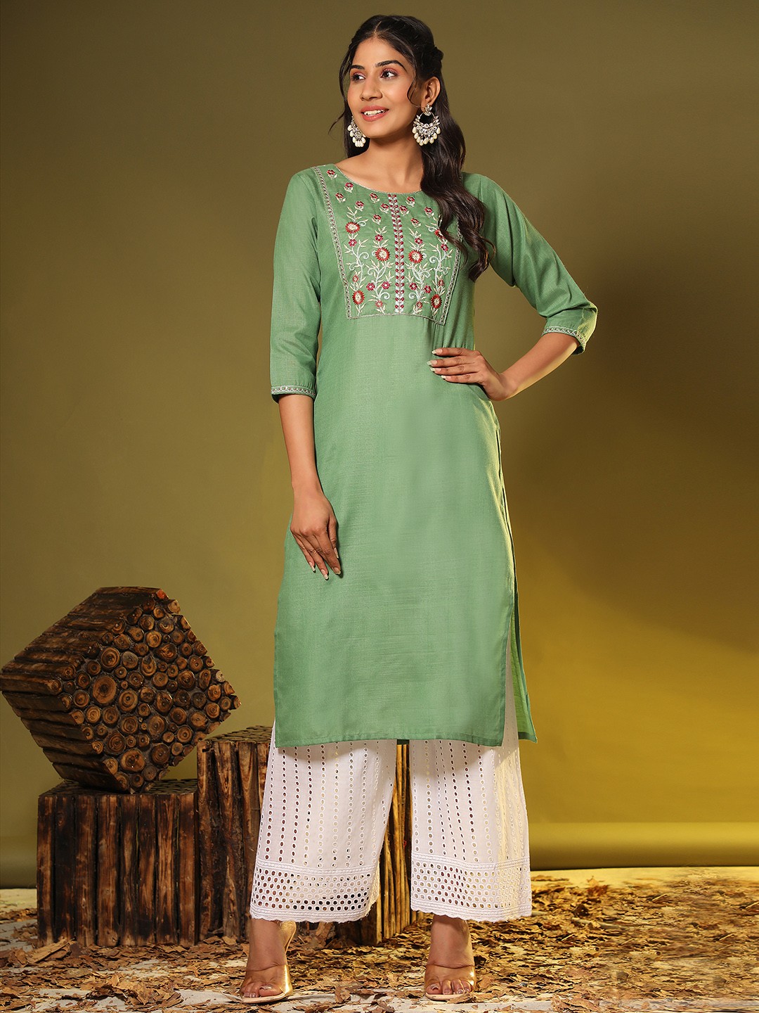 Vbuyz Women Ethnic Motifs Yoke Design Thread Work Floral Kurta, Green