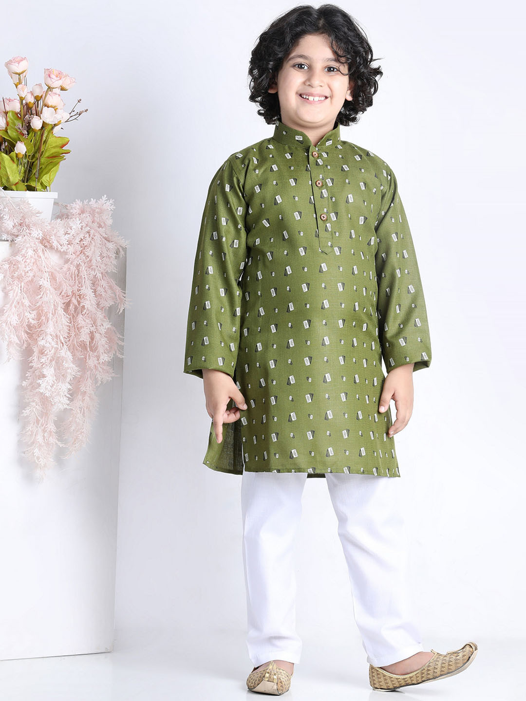 

Aj DEZInES Boys Printed Pure Cotton Kurta with Pyjamas, Olive