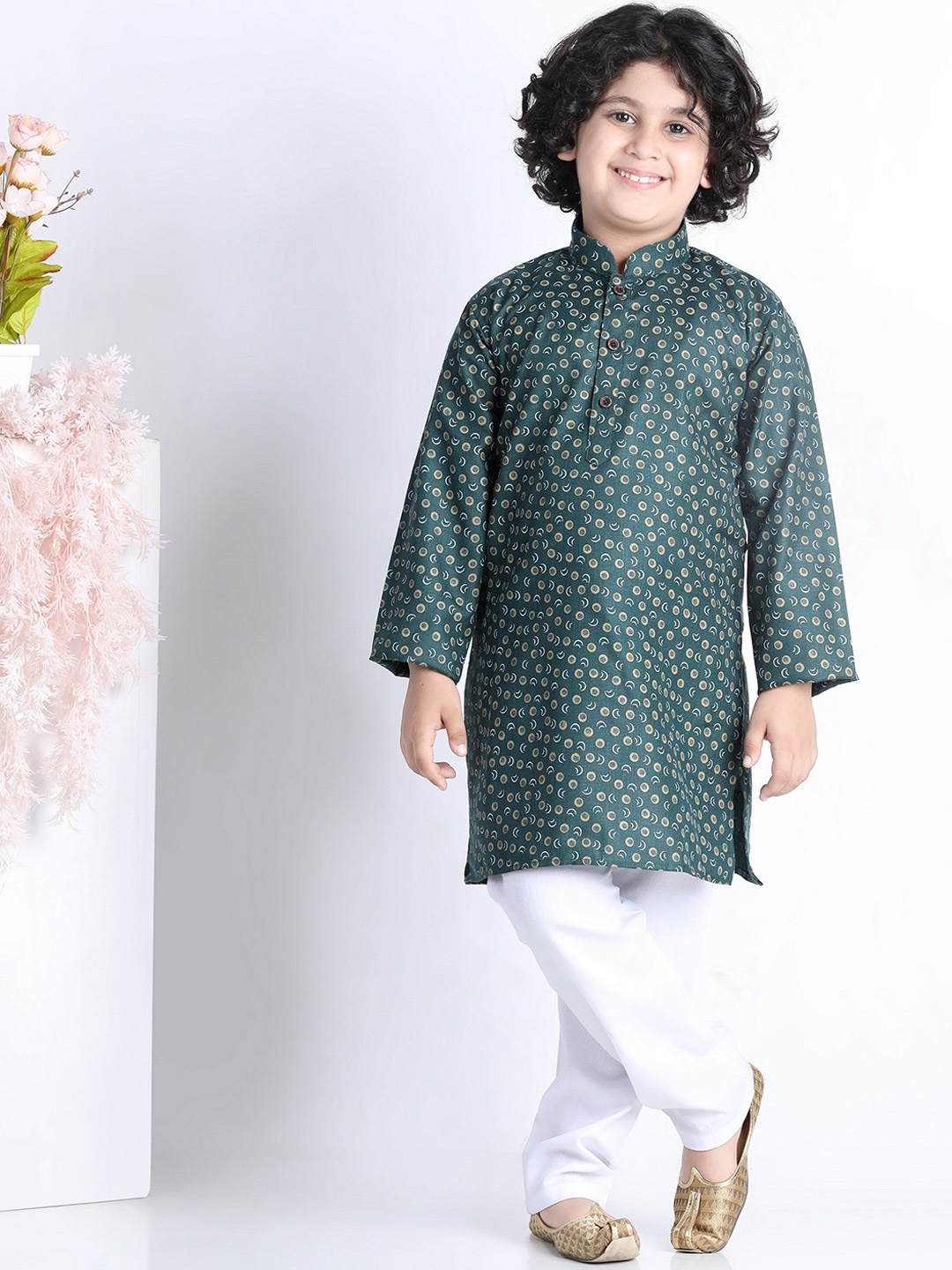 

Aj DEZInES Boys Printed Pure Cotton Kurta with Pyjamas, Green