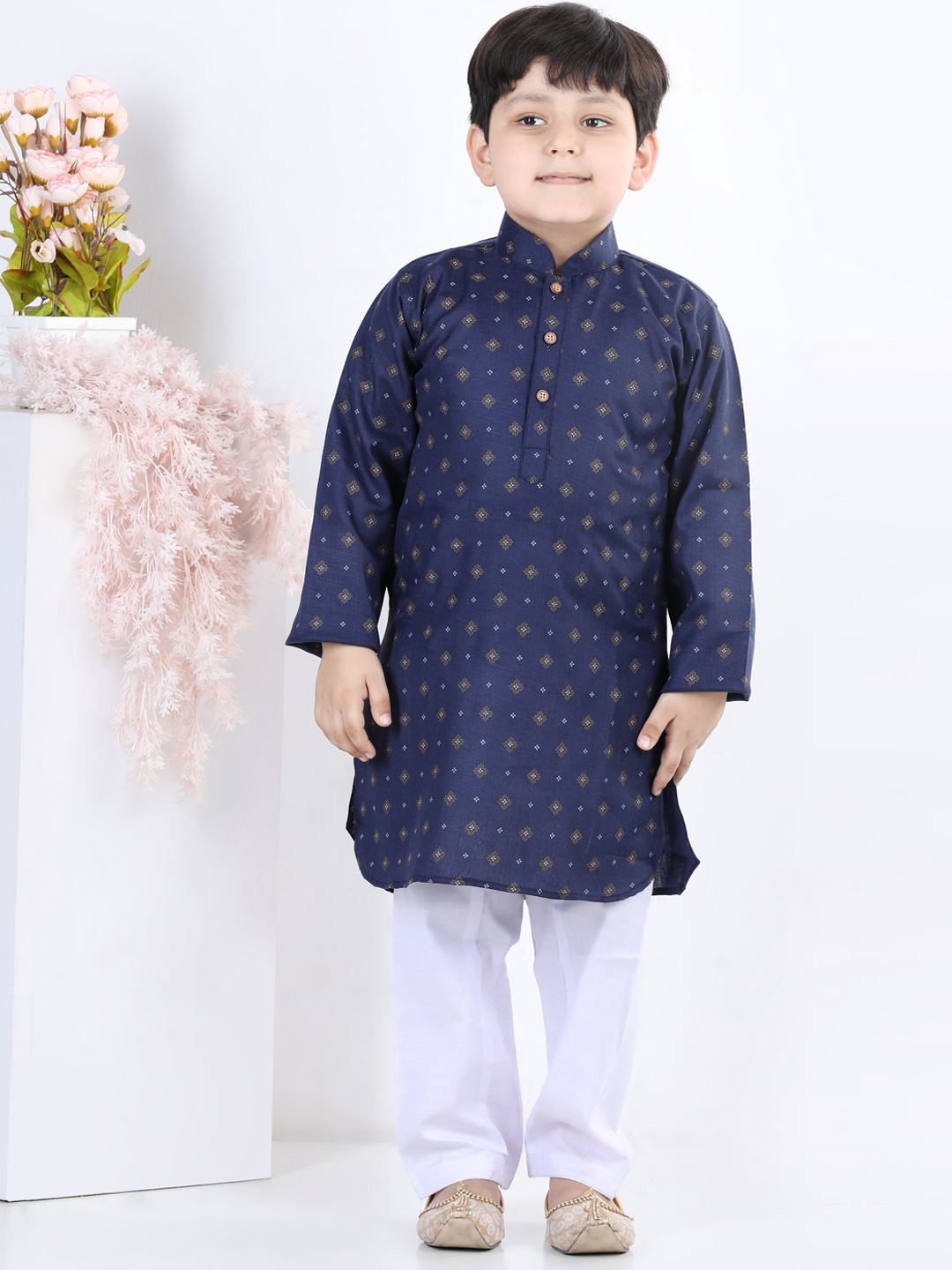 

Aj DEZInES Boys Ethnic Motifs Printed Pure Cotton Kurta with Pyjamas, Blue