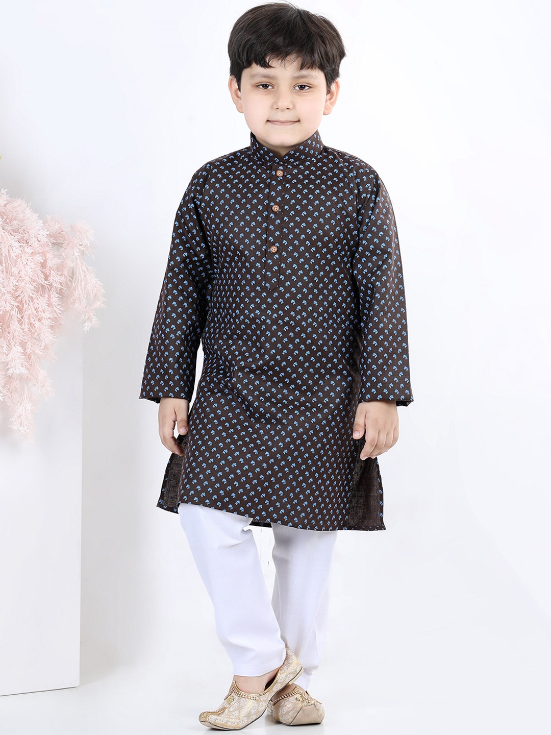 

Aj DEZInES Boys Ethnic Motifs Printed Pure Cotton Kurta with Pyjamas, Brown