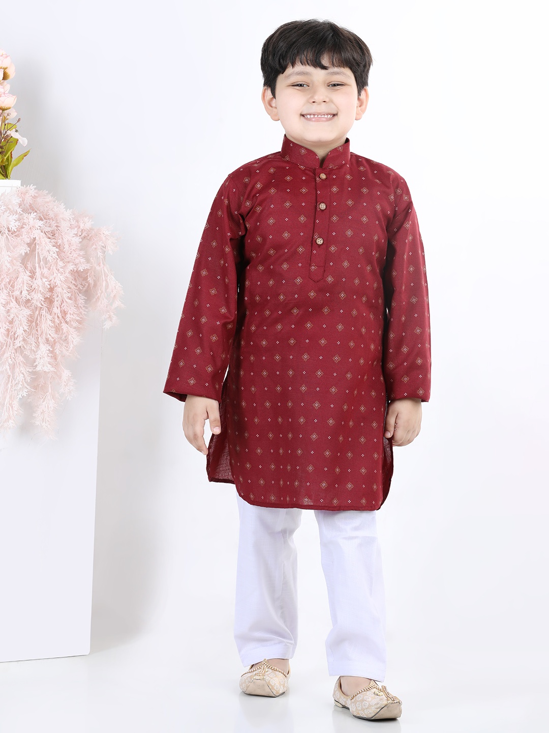 

Aj DEZInES Boys Ethnic Motifs Printed Pure Cotton Kurta with Pyjamas, Maroon