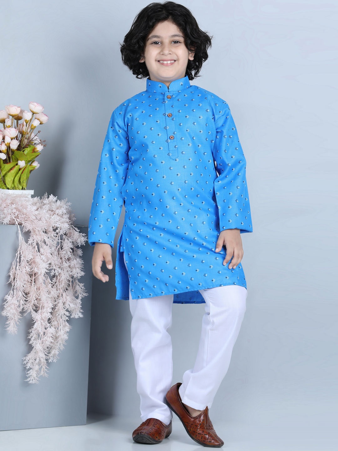 

Aj DEZInES Boys Blue Ethnic Motifs Printed Pure Cotton Kurta with Pyjamas