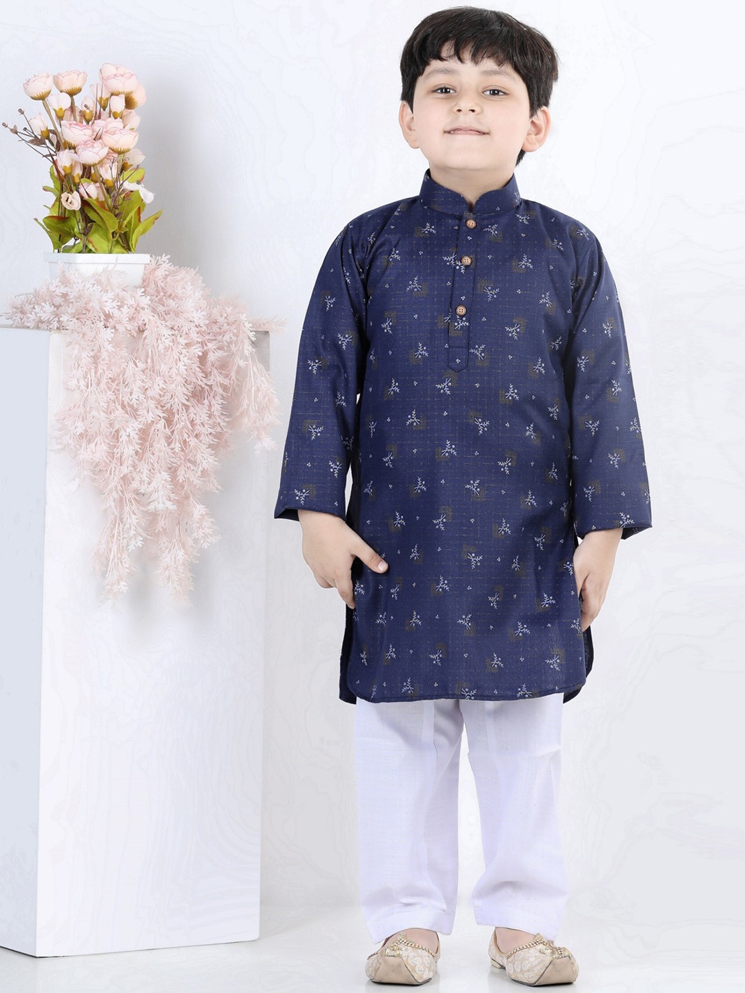 

Aj DEZInES Boys Ethnic Motifs Printed Pure Cotton Kurta with Pyjamas, Blue