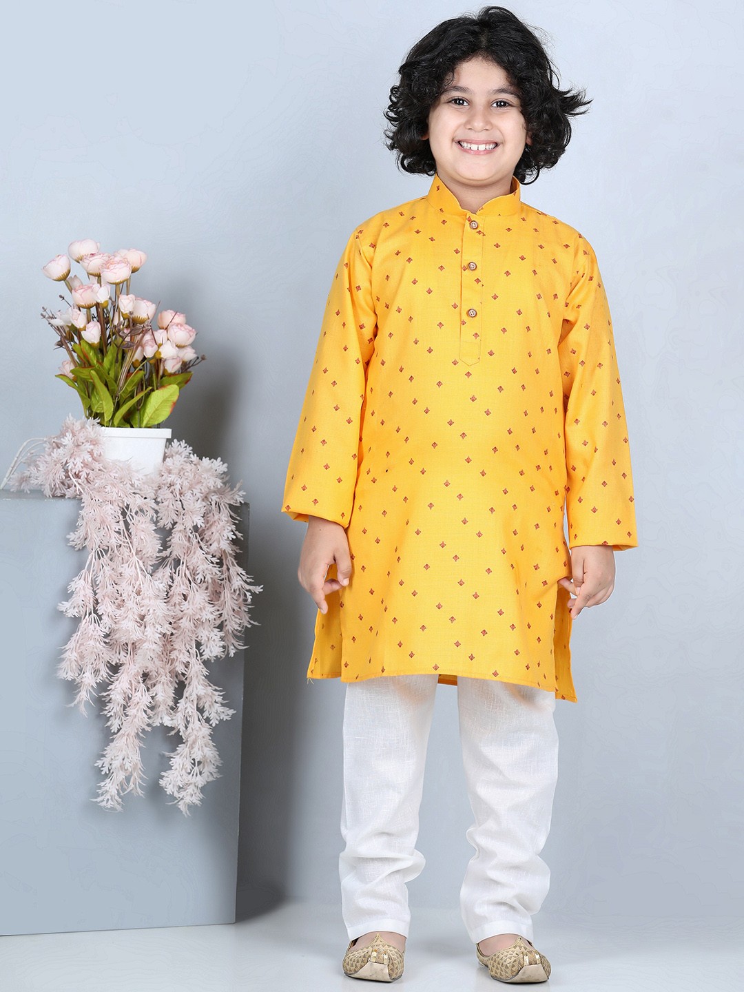 

Aj DEZInES Boys Ethnic Motifs Printed Pure Cotton Kurta with Pyjamas, Mustard