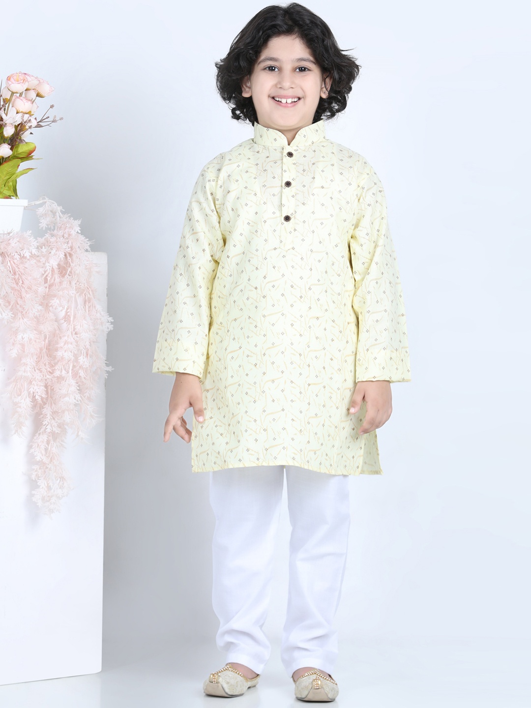 

Aj DEZInES Boys Printed Pure Cotton Kurta with Pyjamas, Yellow