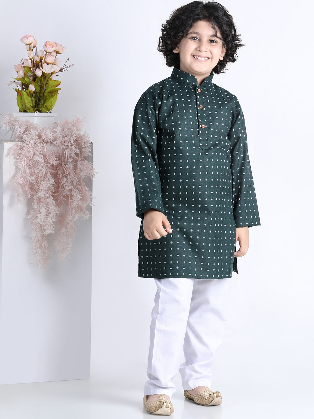 

Aj DEZInES Boys Printed Pure Cotton Kurta with Pyjamas, Green