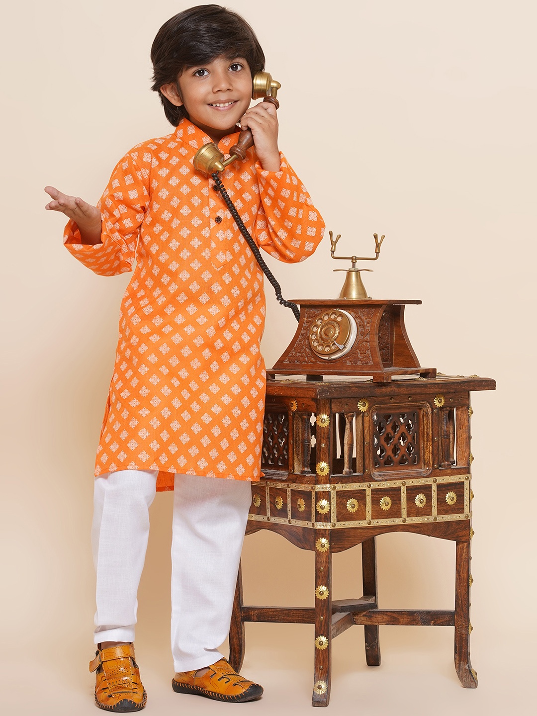 

Aj DEZInES Boys Ethnic Motifs Printed Pure Cotton Kurta with Pyjamas, Orange