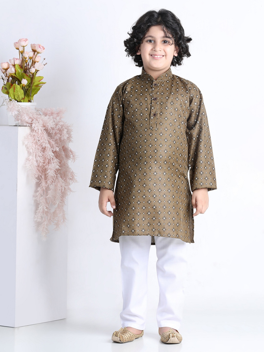 

Aj DEZInES Boys Ethnic Motifs Printed Pure Cotton Kurta with Pyjamas, Brown