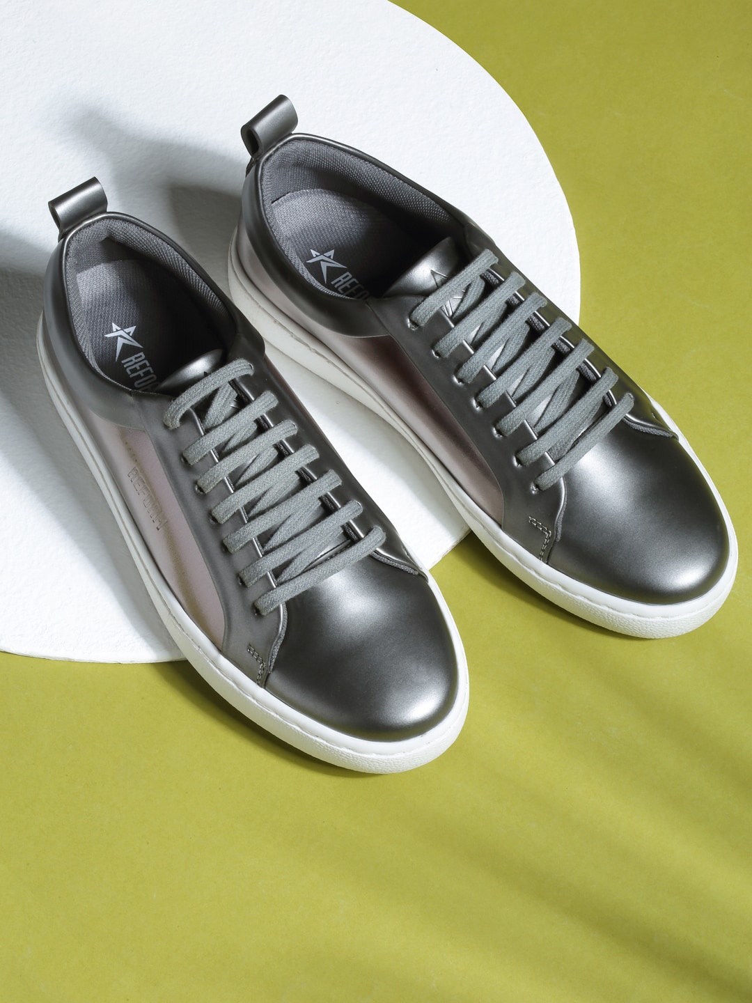 

REFOAM Women Lightweight Lace-Up Sneakers, Black