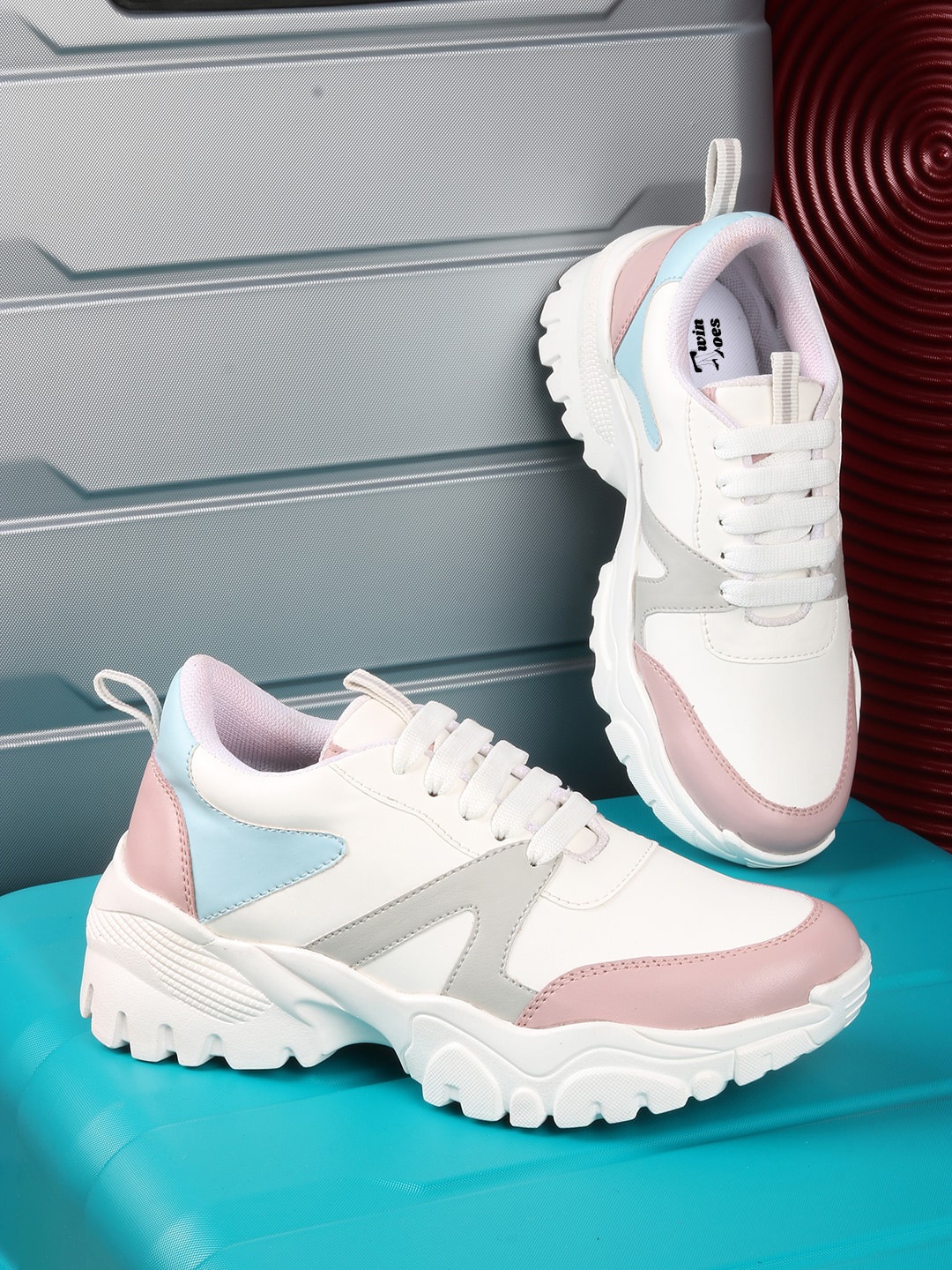

TWIN TOES Women Lightweight Colourblocked Sneakers, White