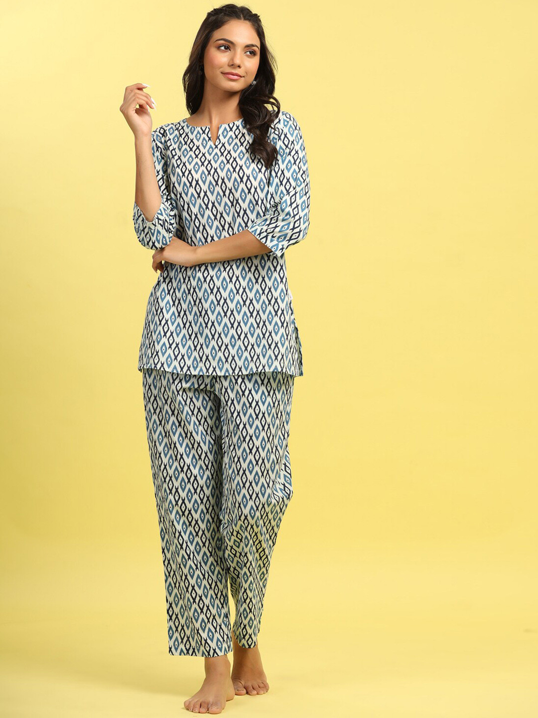 

JISORA Women Geometric Printed Pure Cotton Night suit, White