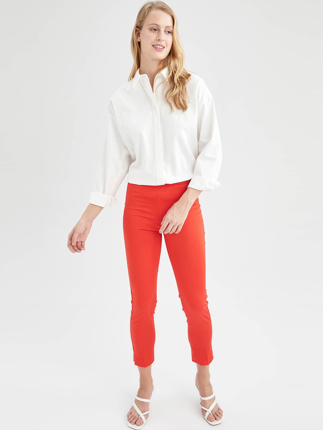

DeFacto Women Mid Rise Trousers, Red