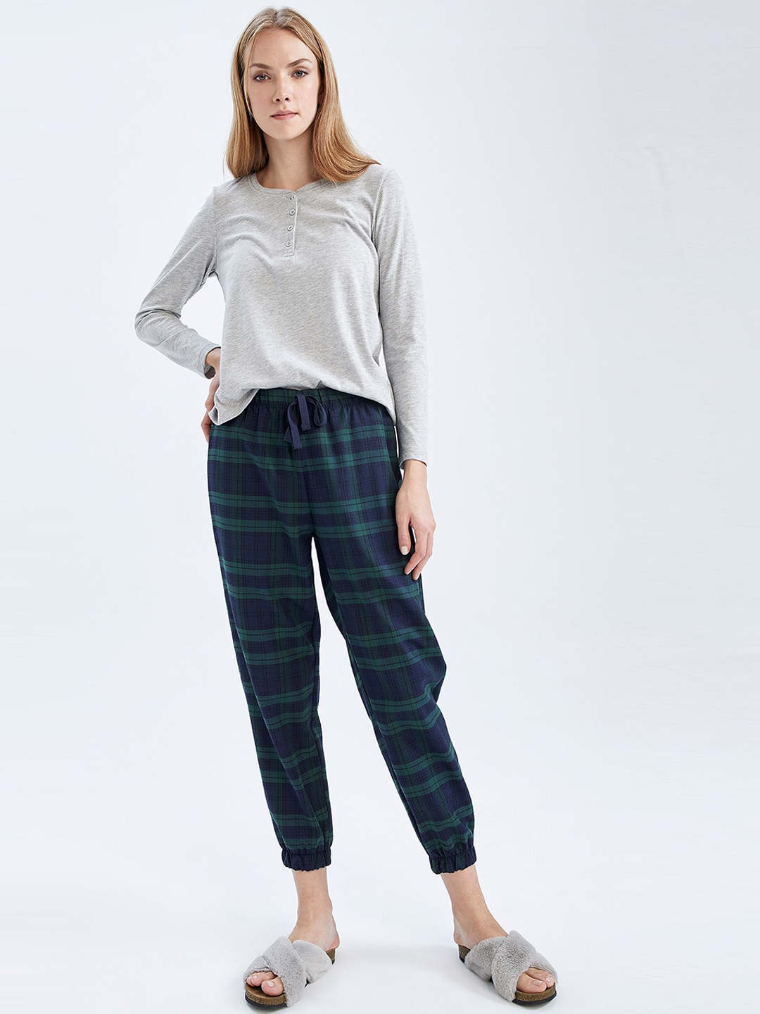 

DeFacto Women Checked Joggers, Navy blue