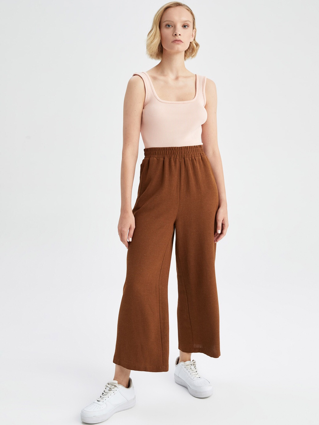 

DeFacto Women Mid Rise Parallel Trousers, Camel brown