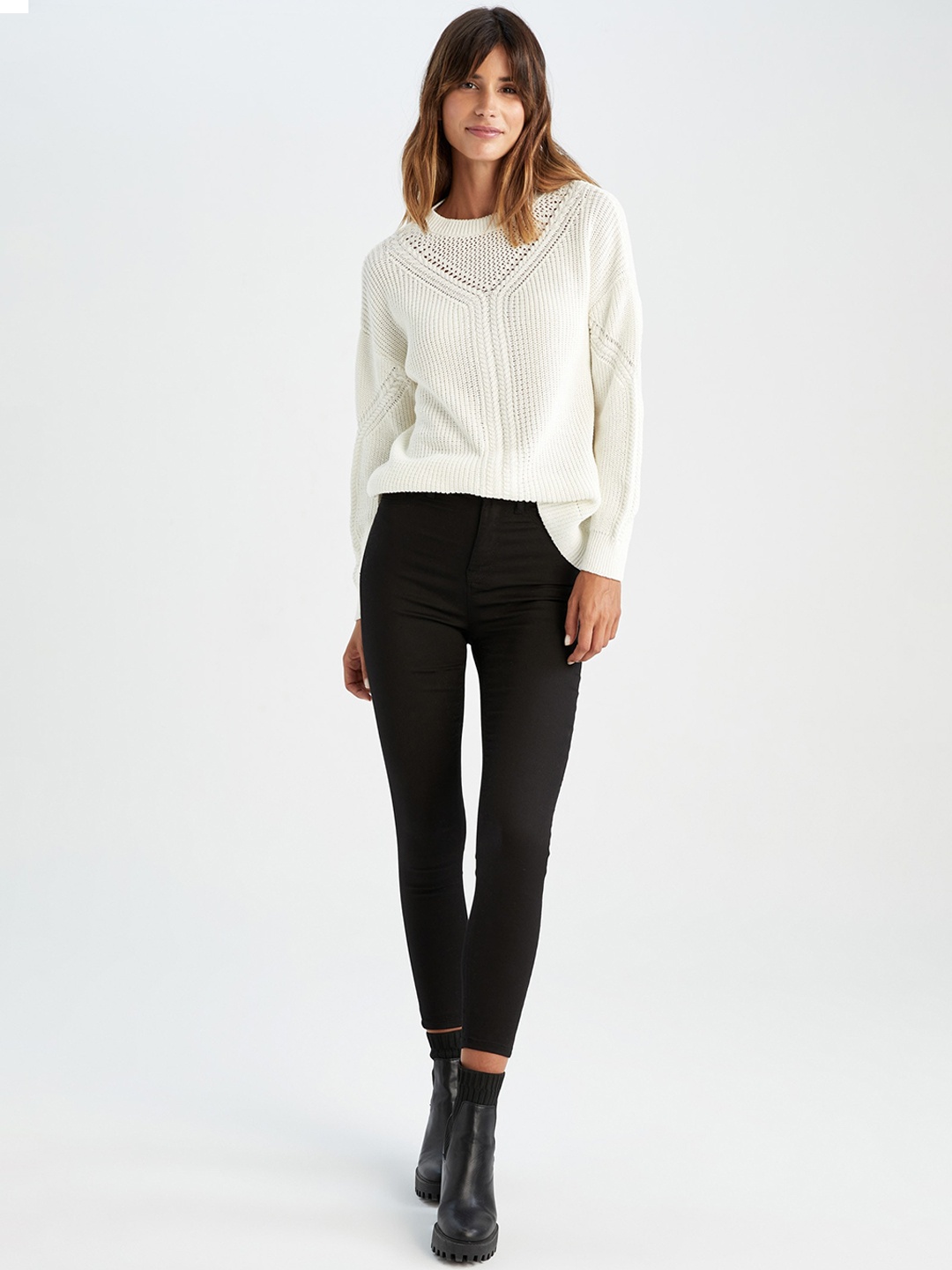 

DeFacto Women Mid Rise Trousers, Black