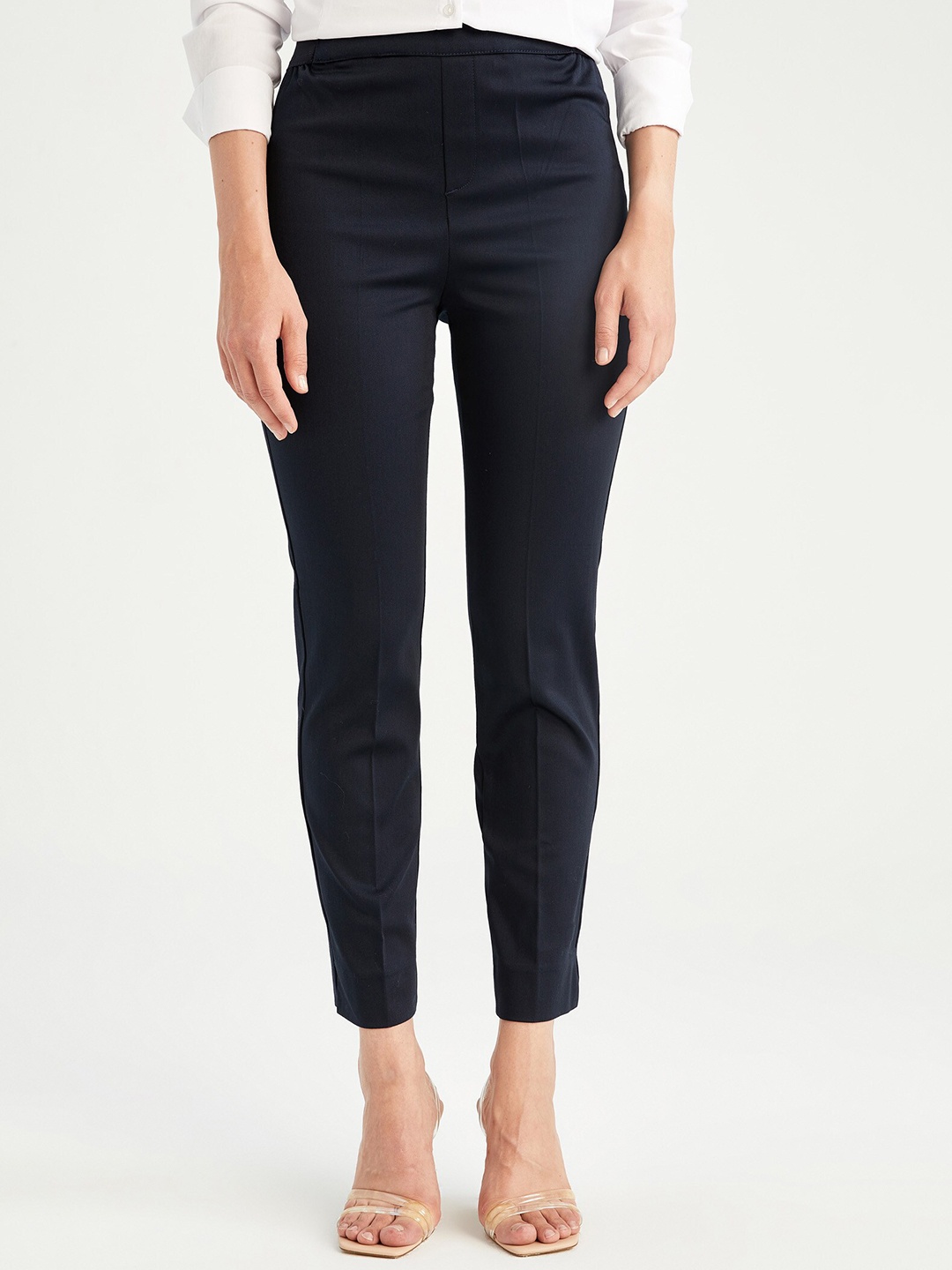 

DeFacto Women Mid Rise Trousers, Navy blue