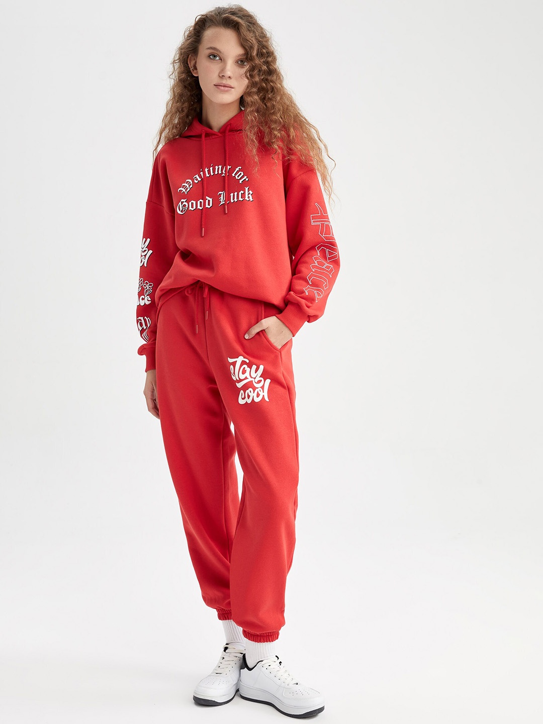 

DeFacto Women Printed Mid-Rise Regular Fit Joggers, Red