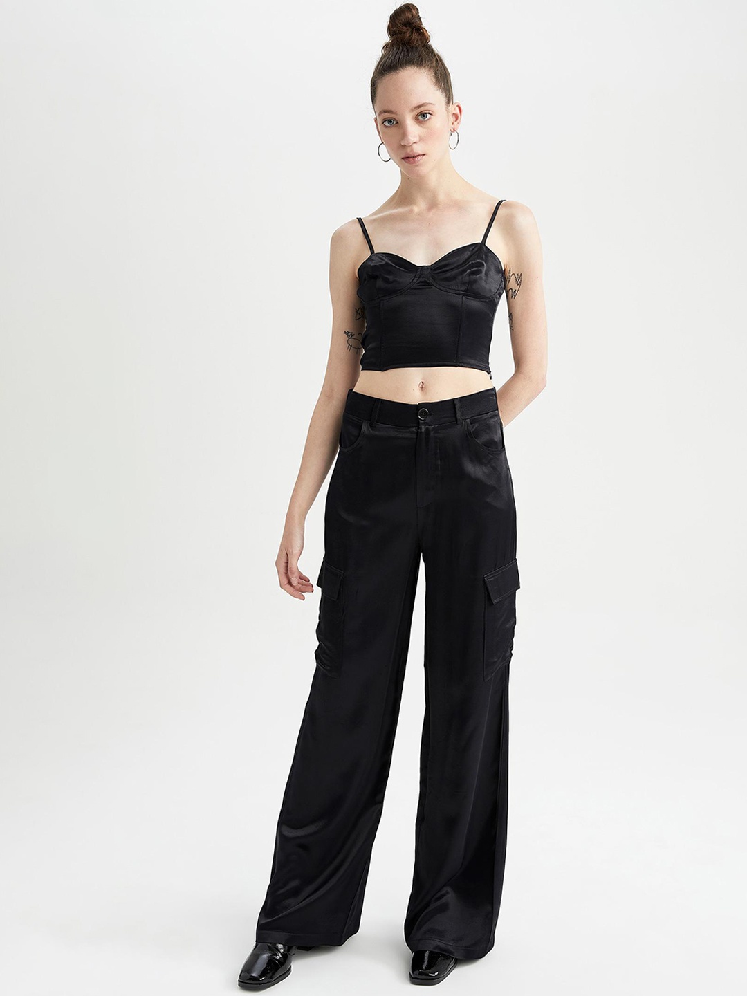 

DeFacto Women Mid-Rise Regular Fit Parallel Trousers, Black