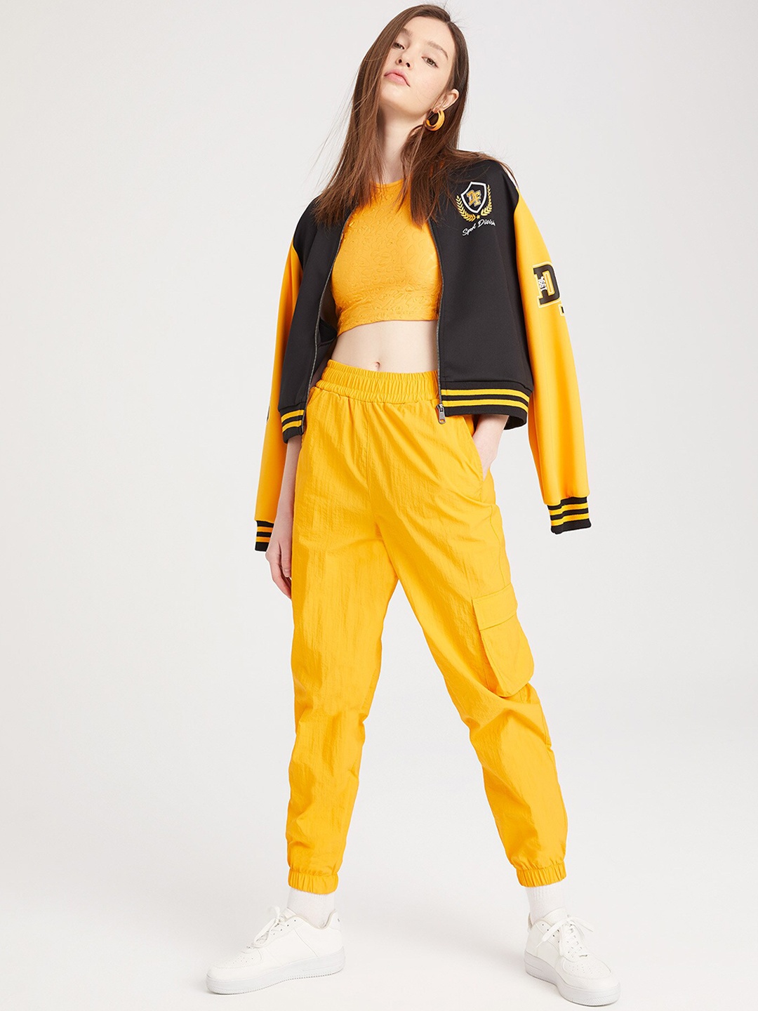 

DeFacto Women Mid-Rise Regular Fit Joggers, Yellow