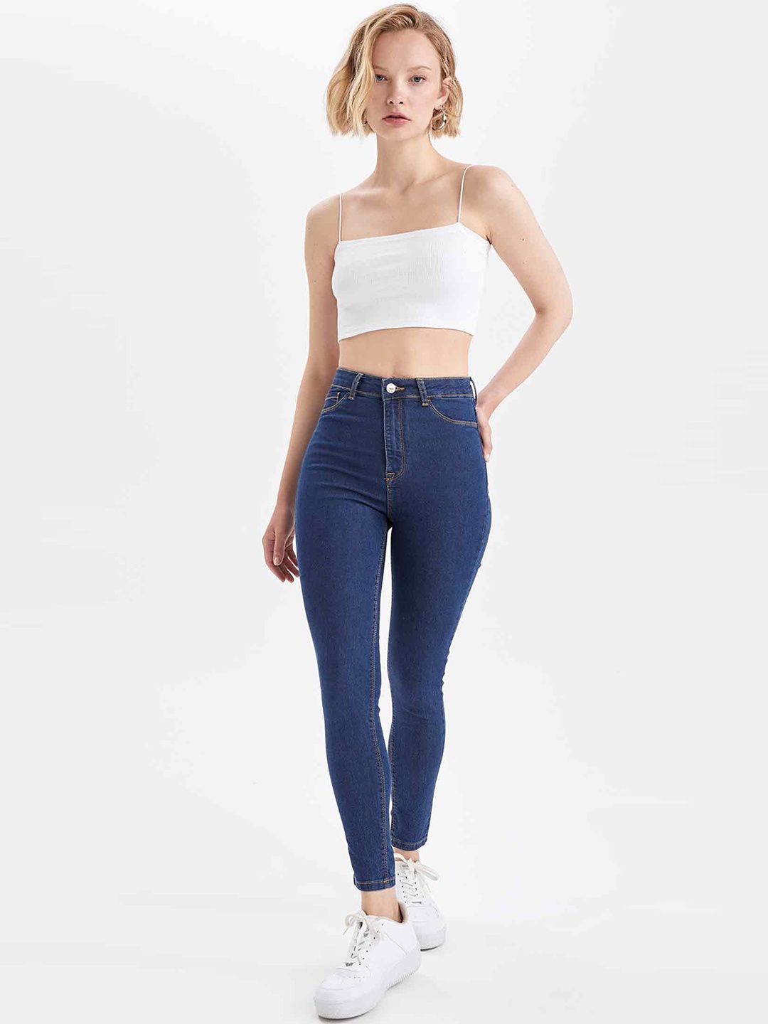

DeFacto Women High-Rise Light Fade Jeans, Blue
