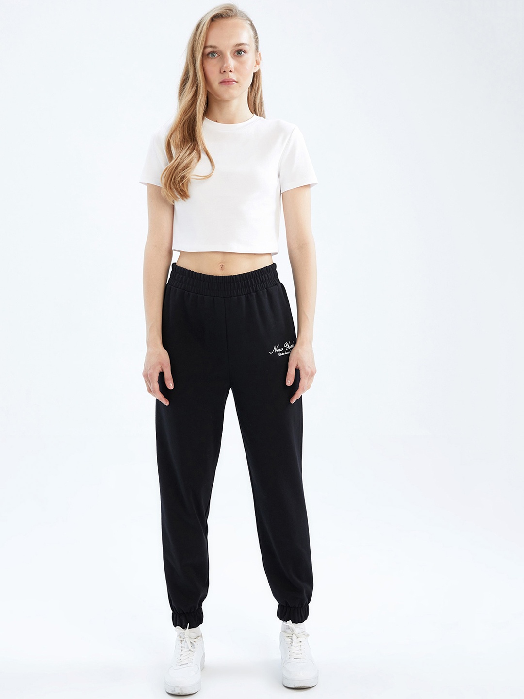 

DeFacto Women Regular Fit Joggers, Black