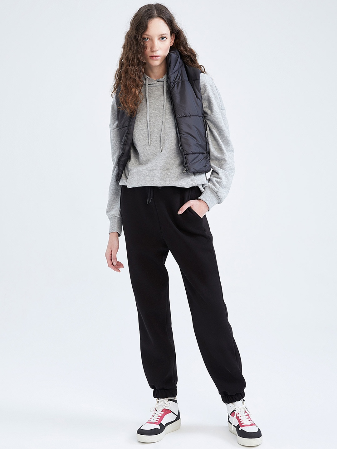 

DeFacto Women Regular Fit Joggers, Black