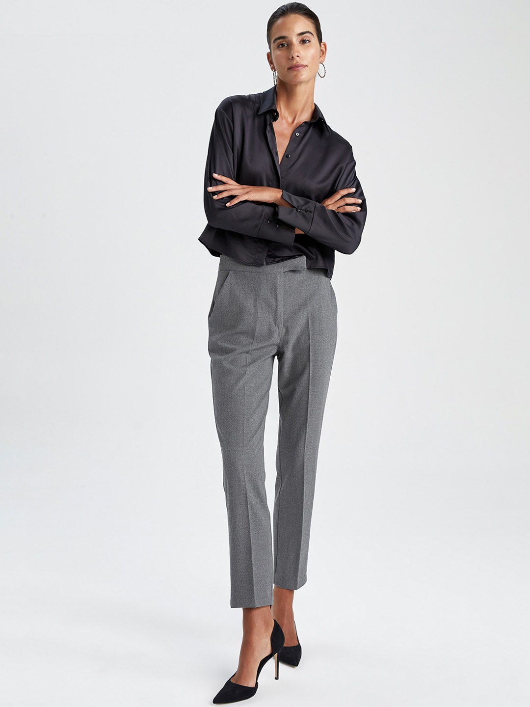 

DeFacto Women Mid Rise Regular Fit Cropped Formal Trousers, Grey