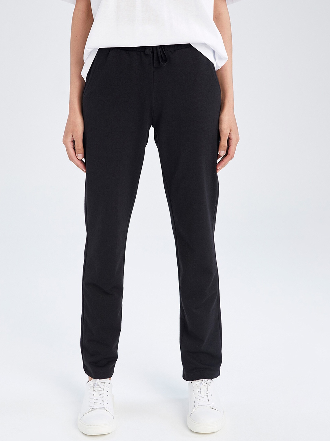 

DeFacto Women Mid Rise Regular Fit Trousers, Black