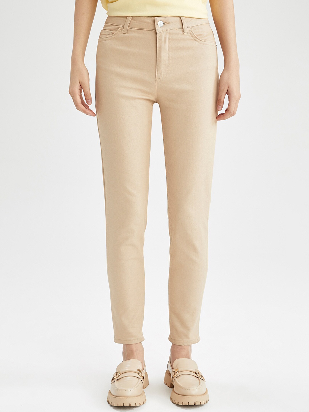 

DeFacto Women Mid Rise Regular Fit Cropped Trousers, Beige