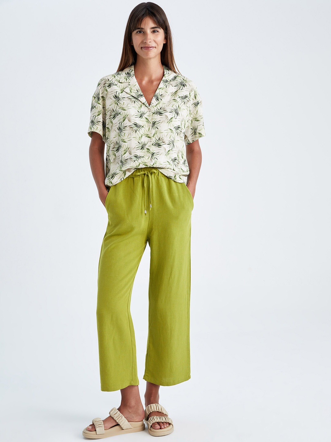 

DeFacto Women Regular Trousers, Green