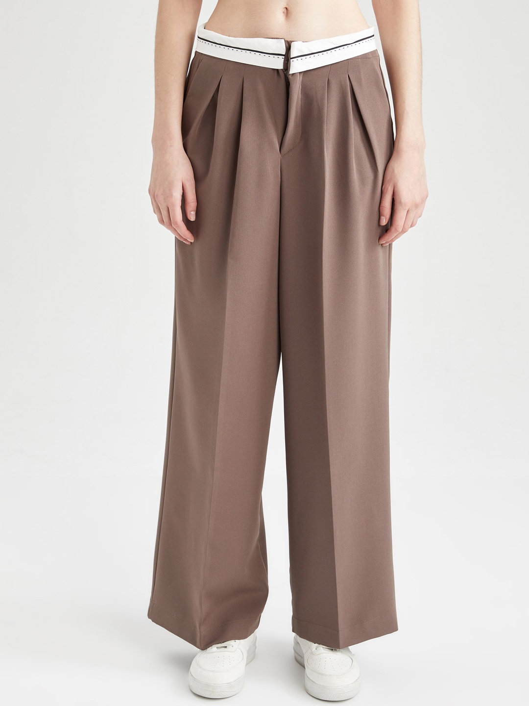 

DeFacto Women Pleated Trousers, Brown