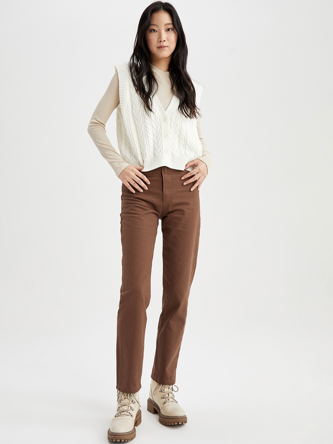

DeFacto Women Slim Fit Low-Rise Jeans, Brown