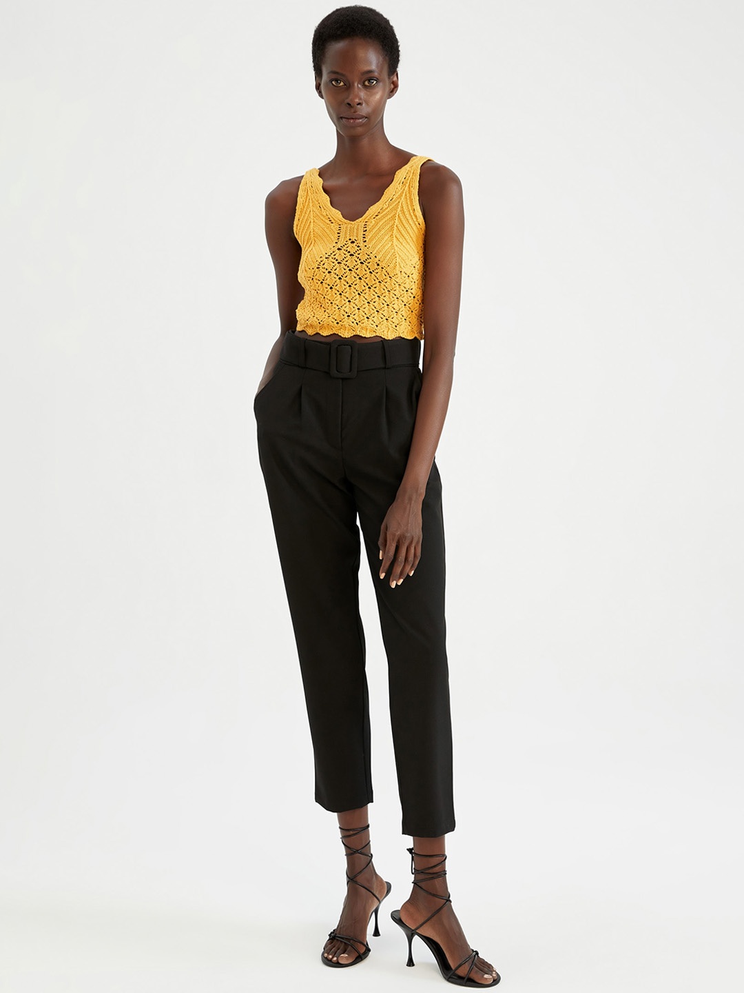 

DeFacto Women Cropped Regular Trousers, Black