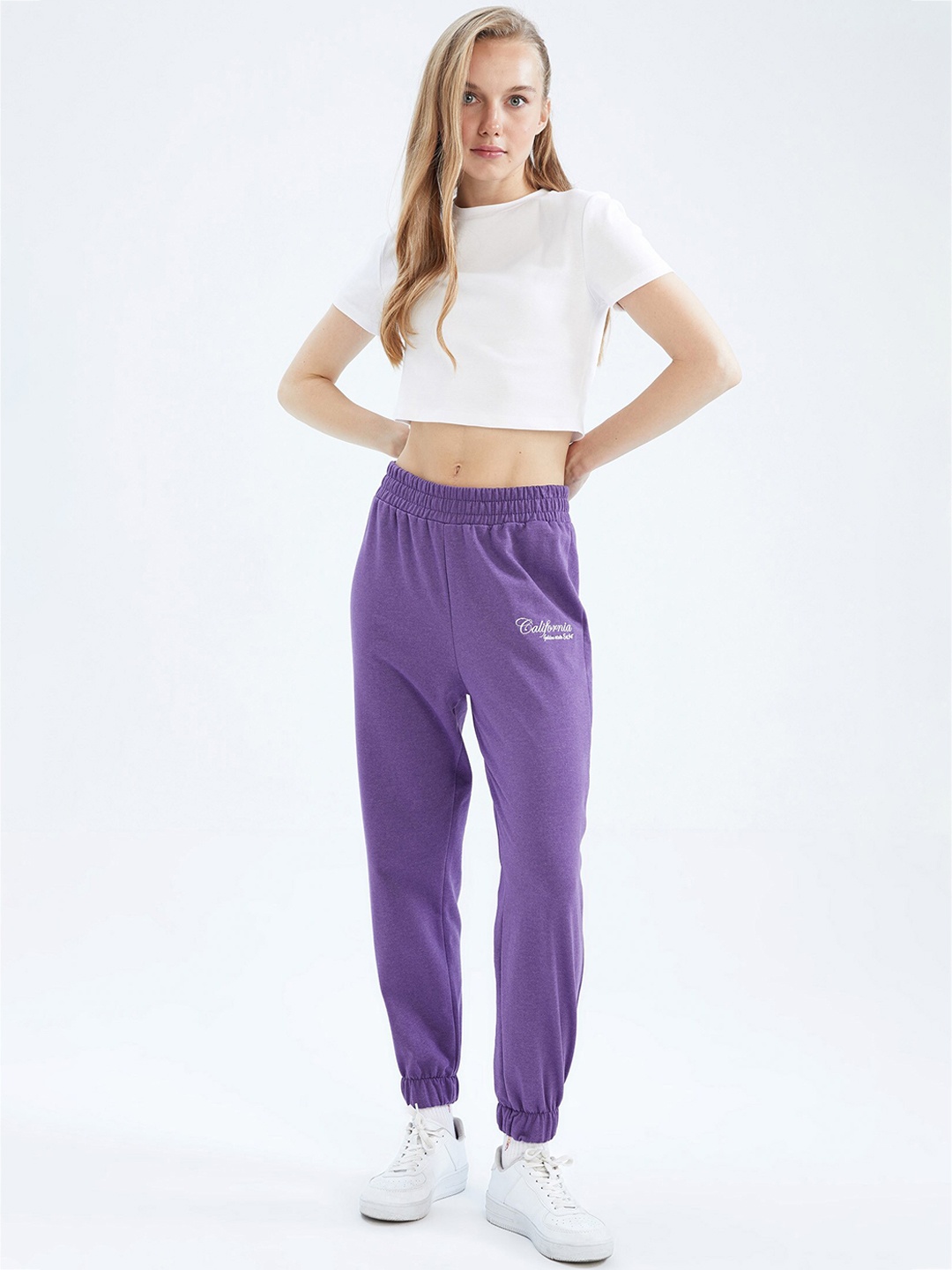 

DeFacto Women Mid Rise Regular Fit Joggers, Na