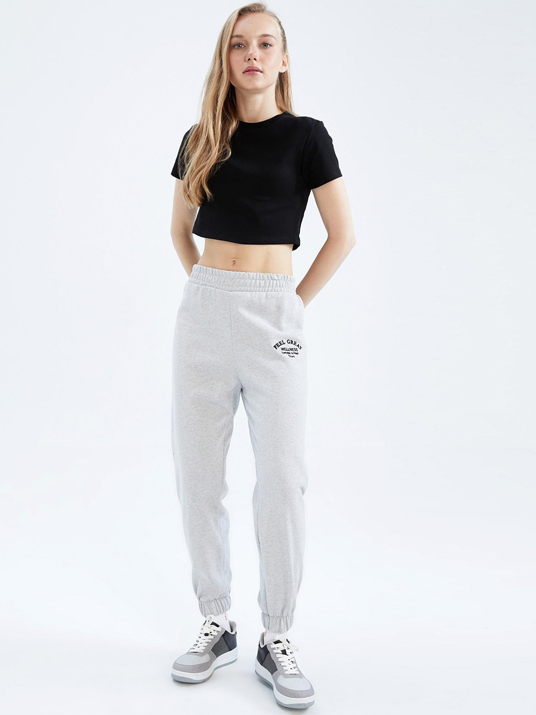 

DeFacto Women Mid Rise Regular Fit Jogger, Grey