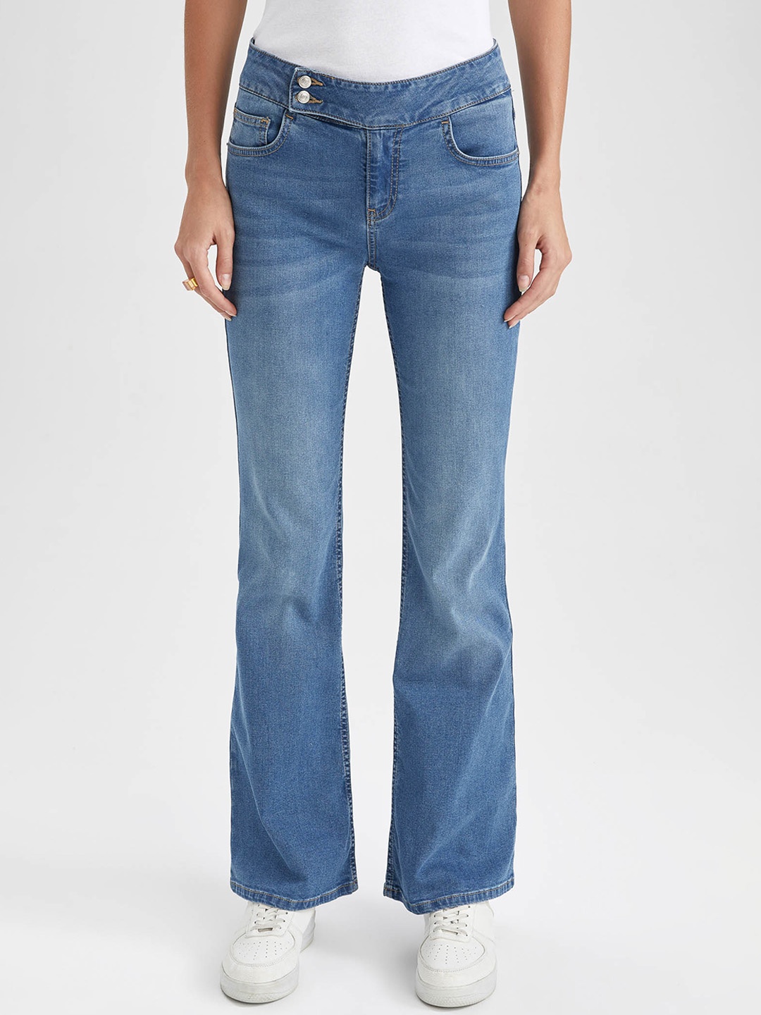 

DeFacto Women Slim Fit Low-Rise Low Distress Light Fade Stretchable Jeans, Blue