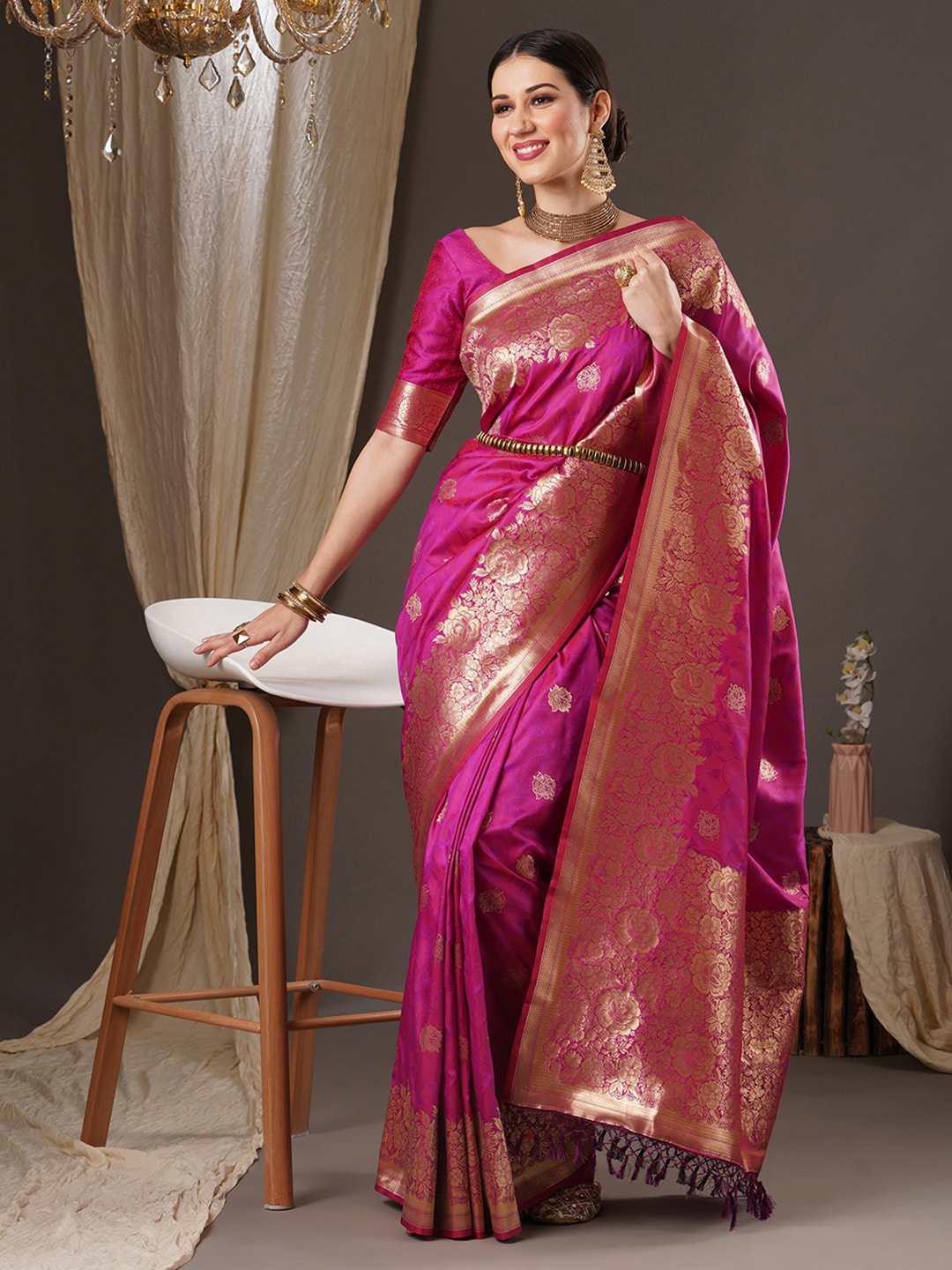 

Anouk Floral Zari Banarasi Saree, Magenta