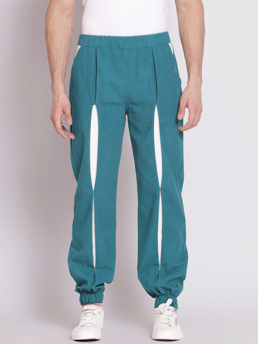 

Shurtz N Skurtz Men Relaxed Slim Fit Cotton Joggers Trousers, Green