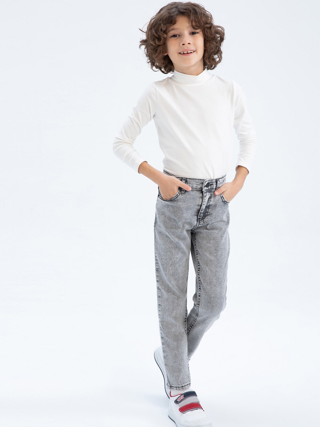 

DeFacto Boys Slim Fit Light Fade Jeans, Grey