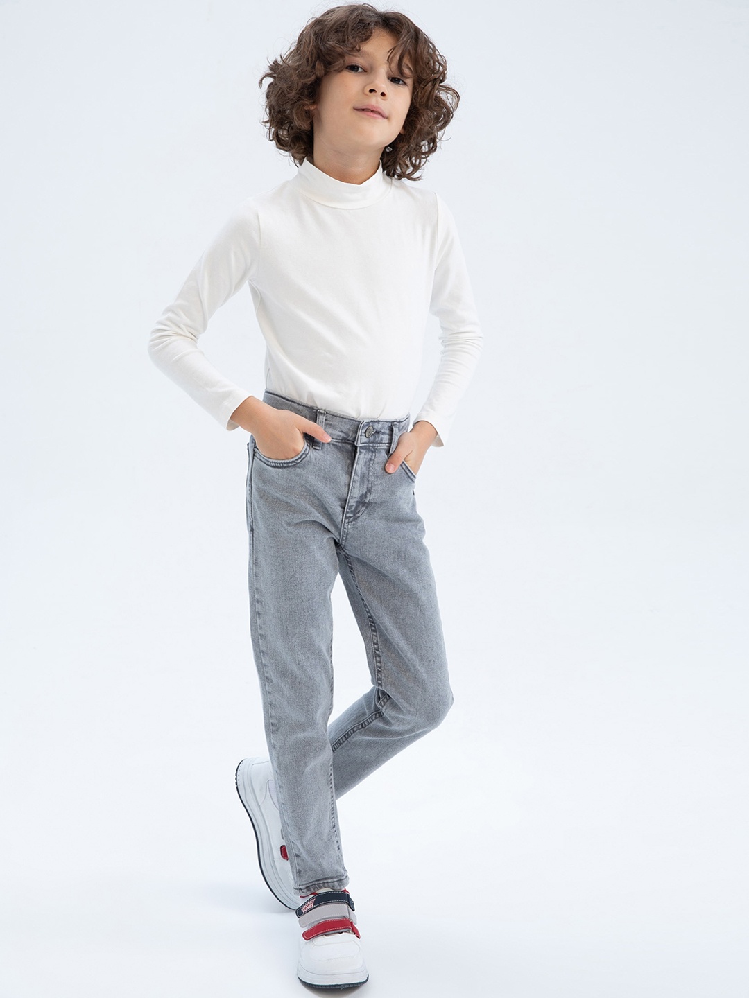 

DeFacto Boys High-Rise Light Fade Jeans, Grey