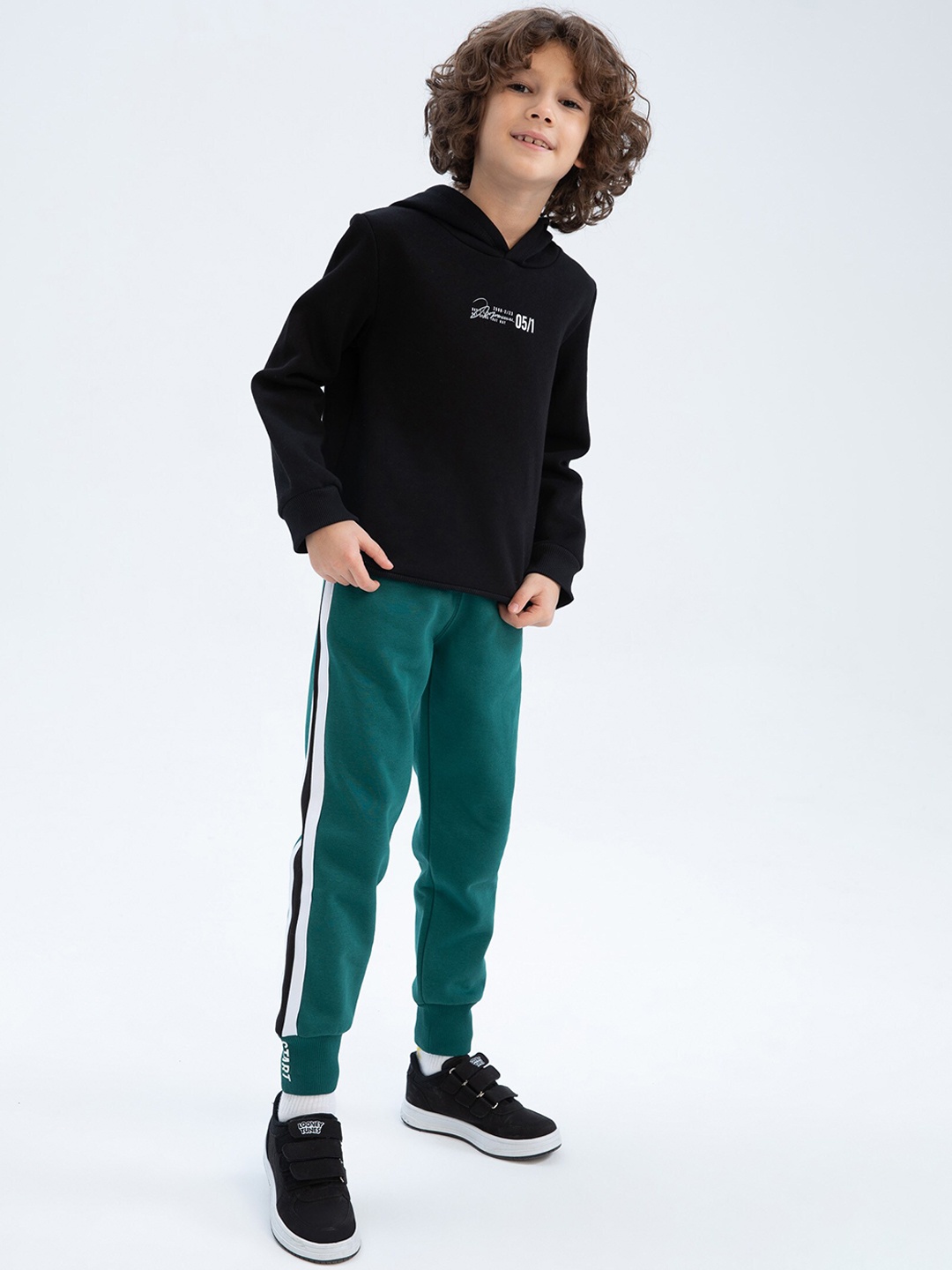

DeFacto Boys Side Stripes Joggers, Green