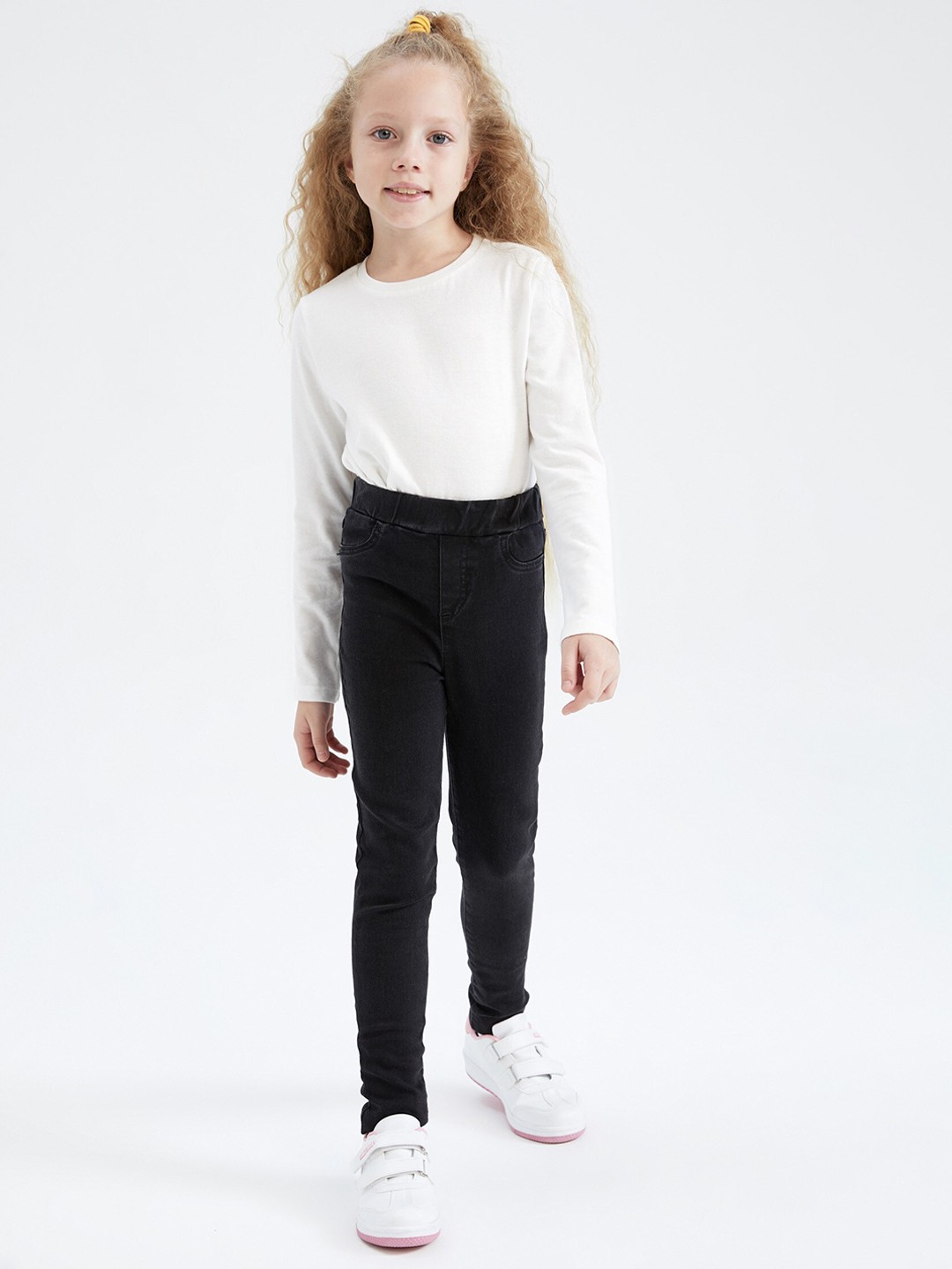

DeFacto Girls Mid-Rise Regular Fit Trousers, Black