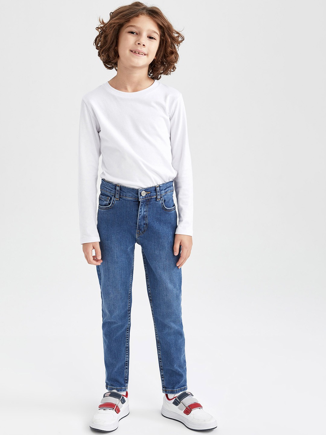 

DeFacto Boys Mid-Rise Regular Fit Light Fade Jeans, Blue