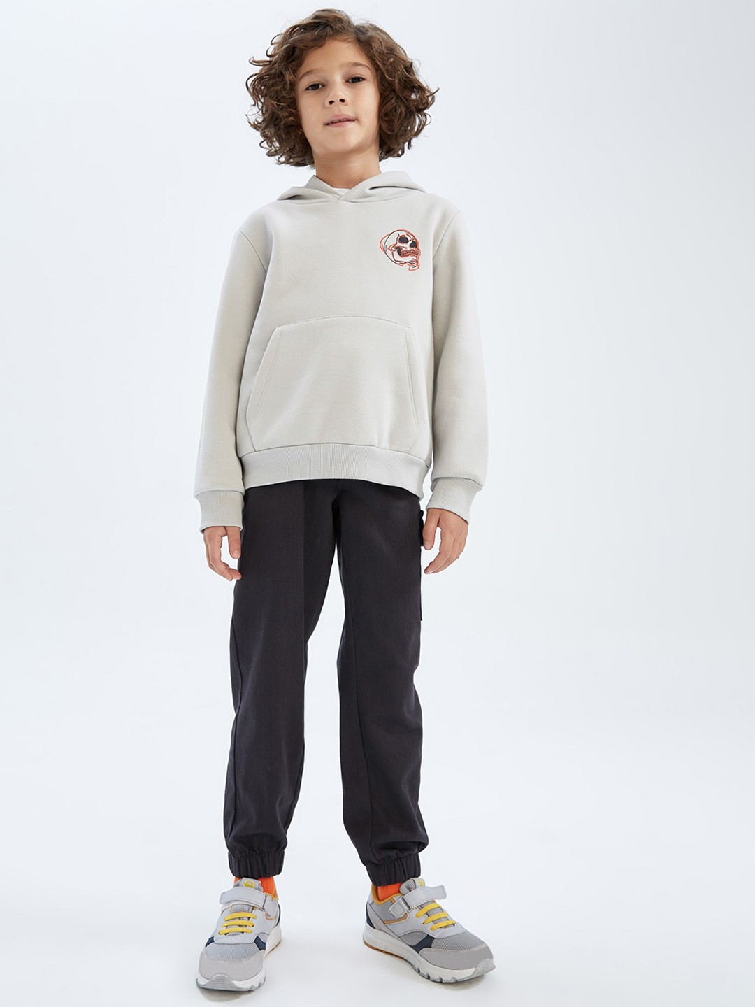 

DeFacto Boys Mid-Rise Regular Fit Joggers, Black