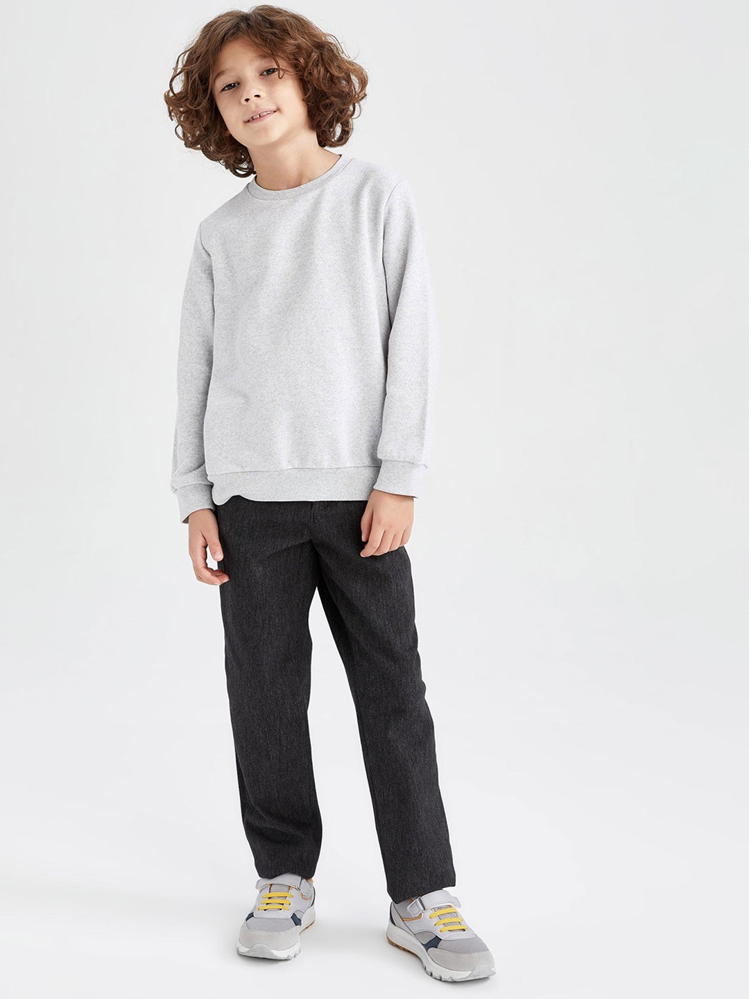 

DeFacto Boys Regular Trousers, Black