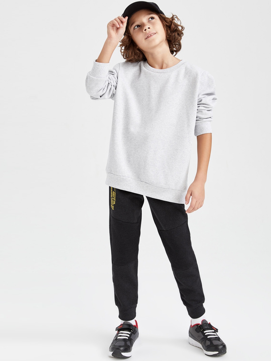 

DeFacto Boys Regular Fit Joggers, Black