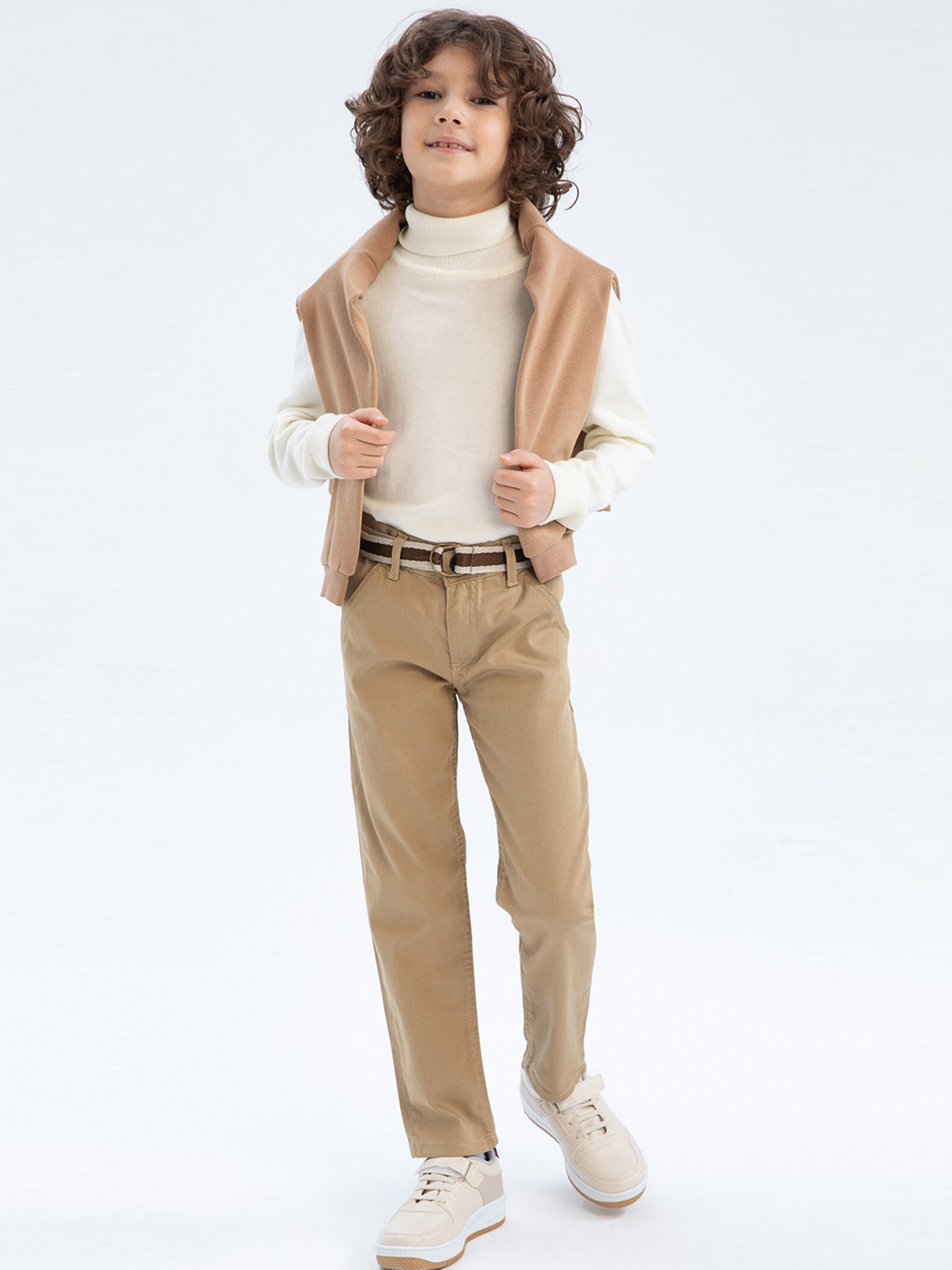 

DeFacto Boys Mid Rise Regular Fit Chinos, Na