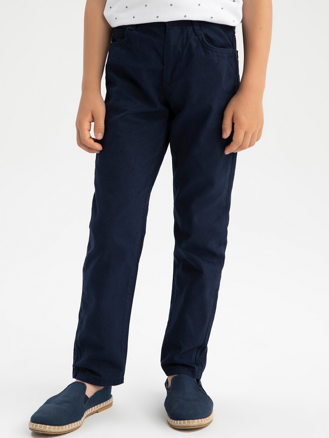 

DeFacto Boys Mid Rise Regular Fit Trousers, Navy blue